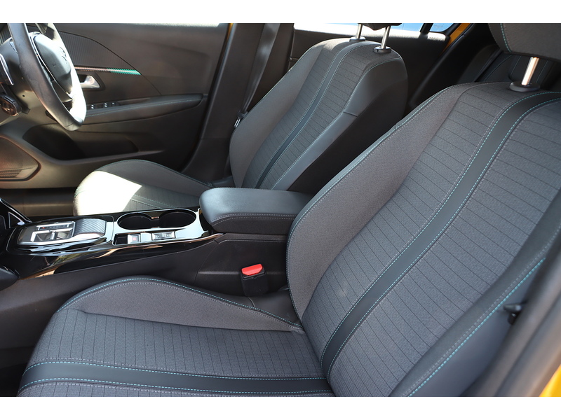 Peugeot 1.2 PURETECH ALLURE PREMIUM HATCHBACK 5DR PETROL EAT AUTO SAT NAV BLUETOOTH APPLE CARPLAY REAR CAMERA PARKING AIDS 1 OWNER FROM NEW 27000 MILES FSH 72-74 Mitcham Road
