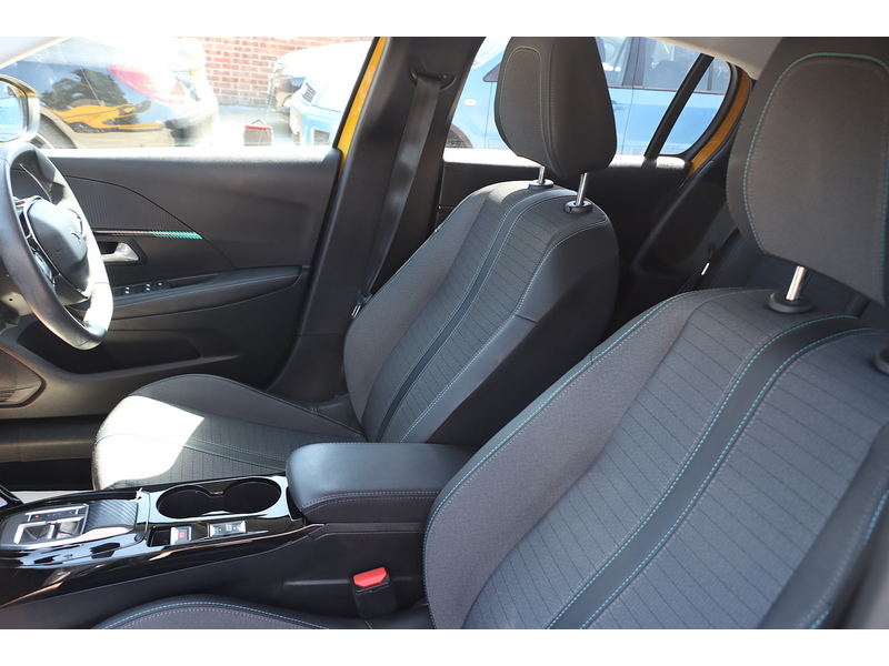 Peugeot 1.2 PURETECH ALLURE PREMIUM HATCHBACK 5DR PETROL EAT AUTO SAT NAV BLUETOOTH APPLE CARPLAY REAR CAMERA PARKING AIDS 1 OWNER FROM NEW 27000 MILES FSH 72-74 Mitcham Road