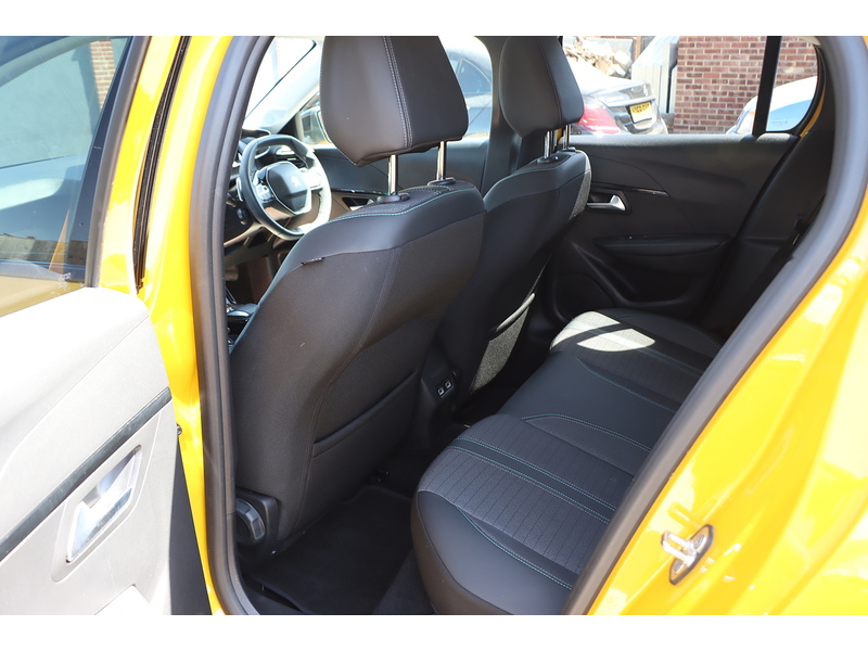 Peugeot 1.2 PURETECH ALLURE PREMIUM HATCHBACK 5DR PETROL EAT AUTO SAT NAV BLUETOOTH APPLE CARPLAY REAR CAMERA PARKING AIDS 1 OWNER FROM NEW 27000 MILES FSH 72-74 Mitcham Road