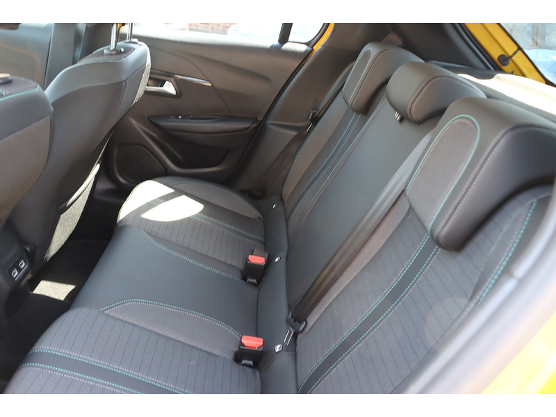 Peugeot 1.2 PURETECH ALLURE PREMIUM HATCHBACK 5DR PETROL EAT AUTO SAT NAV BLUETOOTH APPLE CARPLAY REAR CAMERA PARKING AIDS 1 OWNER FROM NEW 27000 MILES FSH 72-74 Mitcham Road