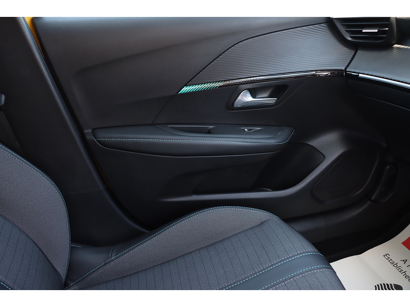 Peugeot 1.2 PURETECH ALLURE PREMIUM HATCHBACK 5DR PETROL EAT AUTO SAT NAV BLUETOOTH APPLE CARPLAY REAR CAMERA PARKING AIDS 1 OWNER FROM NEW 27000 MILES FSH 72-74 Mitcham Road