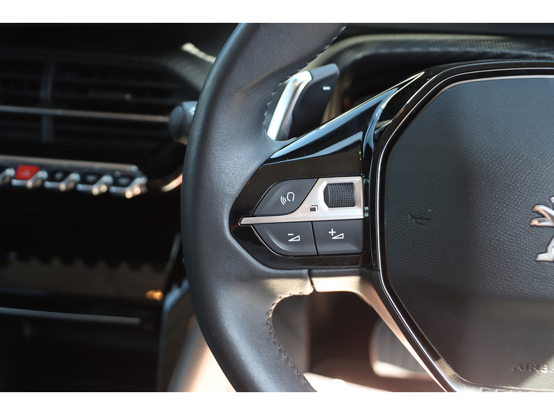 Peugeot 1.2 PURETECH ALLURE PREMIUM HATCHBACK 5DR PETROL EAT AUTO SAT NAV BLUETOOTH APPLE CARPLAY REAR CAMERA PARKING AIDS 1 OWNER FROM NEW 27000 MILES FSH 72-74 Mitcham Road