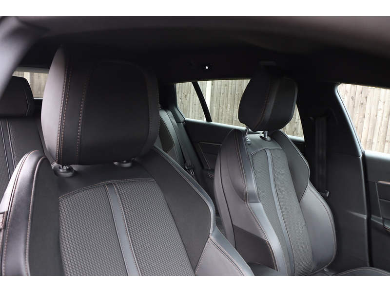 Peugeot 1.6 PURETECH GT LINE ESTATE 5DR PETROL EAT AUTO HEATED SEATS SAT NAV BLUETOOTH DAB STEREO APPLE CARPLAY REAR CAMERA PARKING AIDS ONLY 69000 MILES SH 72-74 Mitcham Road
