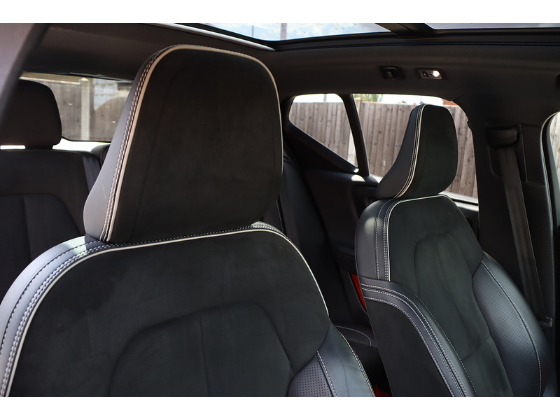 Volvo 1.5H T5 TWIN ENGINE RECHARGE 10.7KWH R-DESIGN SUV 5DR PETROL PLUG-IN HYBRID AUTO SUNROOF HEATED SEATS SATNAV BLUETOOTH APPLE CARPLAY JUST 2 OWNERS FSH 72-74 Mitcham Road