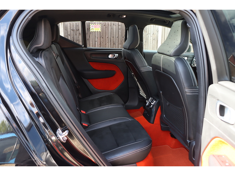 Volvo 1.5H T5 TWIN ENGINE RECHARGE 10.7KWH R-DESIGN SUV 5DR PETROL PLUG-IN HYBRID AUTO SUNROOF HEATED SEATS SATNAV BLUETOOTH APPLE CARPLAY JUST 2 OWNERS FSH 72-74 Mitcham Road