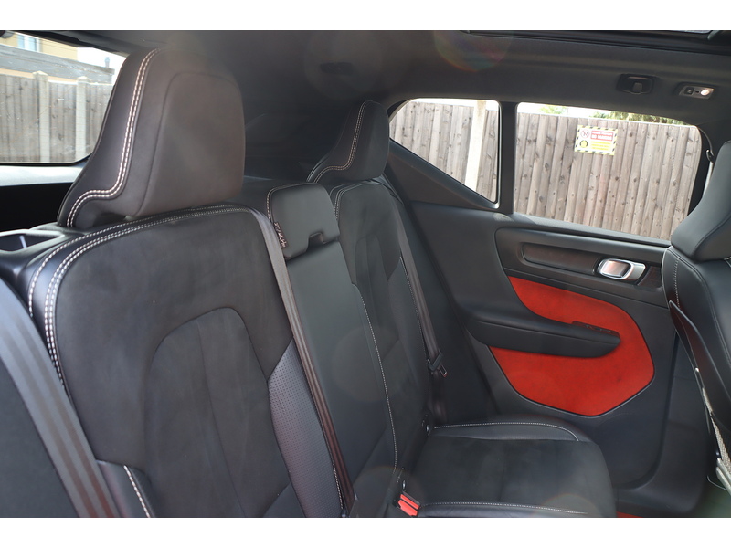 Volvo 1.5H T5 TWIN ENGINE RECHARGE 10.7KWH R-DESIGN SUV 5DR PETROL PLUG-IN HYBRID AUTO SUNROOF HEATED SEATS SATNAV BLUETOOTH APPLE CARPLAY JUST 2 OWNERS FSH 72-74 Mitcham Road