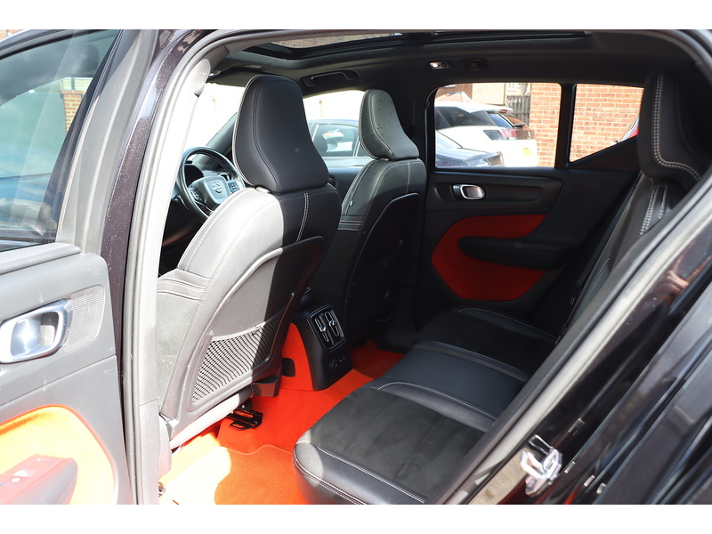Volvo 1.5H T5 TWIN ENGINE RECHARGE 10.7KWH R-DESIGN SUV 5DR PETROL PLUG-IN HYBRID AUTO SUNROOF HEATED SEATS SATNAV BLUETOOTH APPLE CARPLAY JUST 2 OWNERS FSH 72-74 Mitcham Road