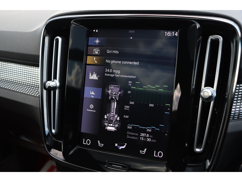 Volvo 1.5H T5 TWIN ENGINE RECHARGE 10.7KWH R-DESIGN SUV 5DR PETROL PLUG-IN HYBRID AUTO SUNROOF HEATED SEATS SATNAV BLUETOOTH APPLE CARPLAY JUST 2 OWNERS FSH 72-74 Mitcham Road