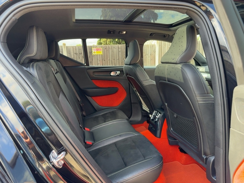 Volvo 1.5H T5 TWIN ENGINE RECHARGE 10.7KWH R-DESIGN SUV 5DR PETROL PLUG-IN HYBRID AUTO SUNROOF HEATED SEATS SATNAV BLUETOOTH APPLE CARPLAY JUST 2 OWNERS FSH 72-74 Mitcham Road