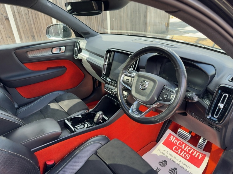 Volvo 1.5H T5 TWIN ENGINE RECHARGE 10.7KWH R-DESIGN SUV 5DR PETROL PLUG-IN HYBRID AUTO SUNROOF HEATED SEATS SATNAV BLUETOOTH APPLE CARPLAY JUST 2 OWNERS FSH 72-74 Mitcham Road