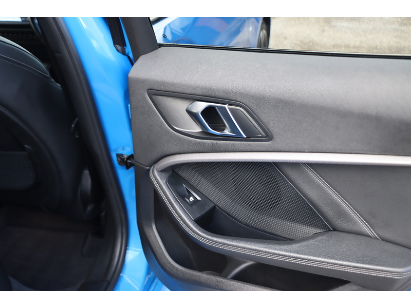 BMW 1.5 M SPORT 5DR HATCHBACK PETROL MANUAL HEATED SEATS SAT NAV BLUETOOTH DAB STEREO APPLE CARPLAY REAR CAMERA PARKING AIDS 2 OWNERS ONLY 49000 MILES FSH 72-74 Mitcham Road