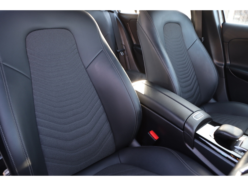 Mercedes-Benz A180 1.3 SE HATCHBACK 5DR PETROL 7G-DCT AUTO HEATED SEATS SAT NAV BLUETOOTH DAB STEREO REAR CAMERA PARKING AIDS 1 OWNER FROM NEW ONLY 64000 MILES FSH 72-74 Mitcham Road