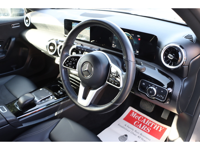 Mercedes-Benz A180 1.3 SE HATCHBACK 5DR PETROL 7G-DCT AUTO HEATED SEATS SAT NAV BLUETOOTH DAB STEREO REAR CAMERA PARKING AIDS 1 OWNER FROM NEW ONLY 64000 MILES FSH 72-74 Mitcham Road
