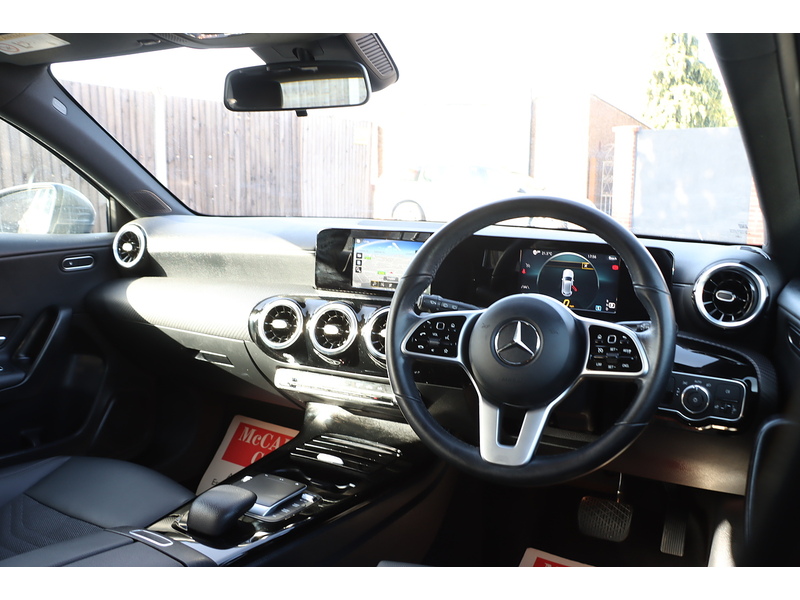 Mercedes-Benz A180 1.3 SE HATCHBACK 5DR PETROL 7G-DCT AUTO HEATED SEATS SAT NAV BLUETOOTH DAB STEREO REAR CAMERA PARKING AIDS 1 OWNER FROM NEW ONLY 64000 MILES FSH 72-74 Mitcham Road