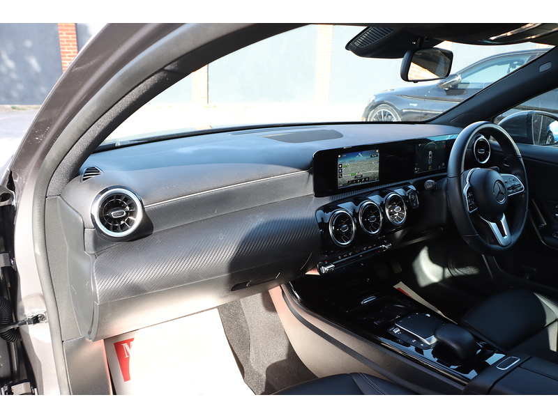 Mercedes-Benz A180 1.3 SE HATCHBACK 5DR PETROL 7G-DCT AUTO HEATED SEATS SAT NAV BLUETOOTH DAB STEREO REAR CAMERA PARKING AIDS 1 OWNER FROM NEW ONLY 64000 MILES FSH 72-74 Mitcham Road