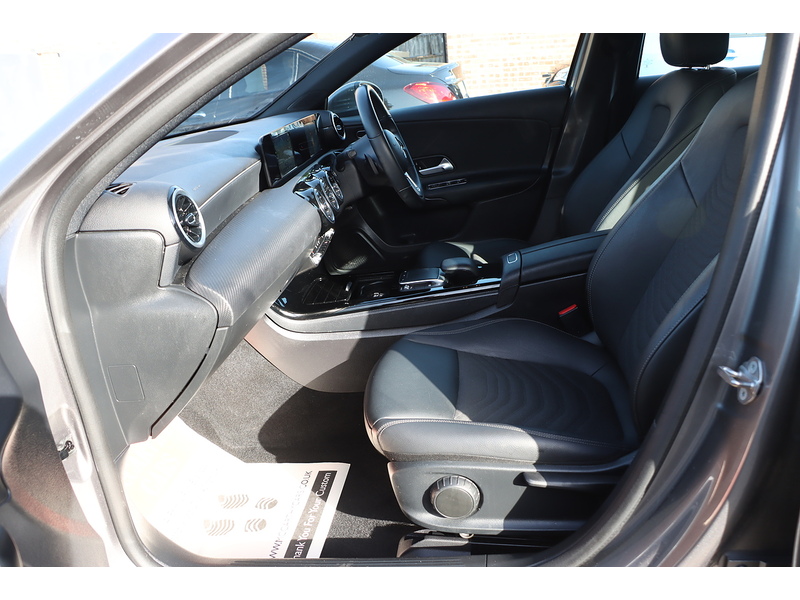 Mercedes-Benz A180 1.3 SE HATCHBACK 5DR PETROL 7G-DCT AUTO HEATED SEATS SAT NAV BLUETOOTH DAB STEREO REAR CAMERA PARKING AIDS 1 OWNER FROM NEW ONLY 64000 MILES FSH 72-74 Mitcham Road