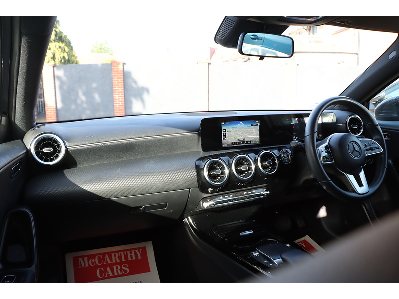 Mercedes-Benz A180 1.3 SE HATCHBACK 5DR PETROL 7G-DCT AUTO HEATED SEATS SAT NAV BLUETOOTH DAB STEREO REAR CAMERA PARKING AIDS 1 OWNER FROM NEW ONLY 64000 MILES FSH 72-74 Mitcham Road