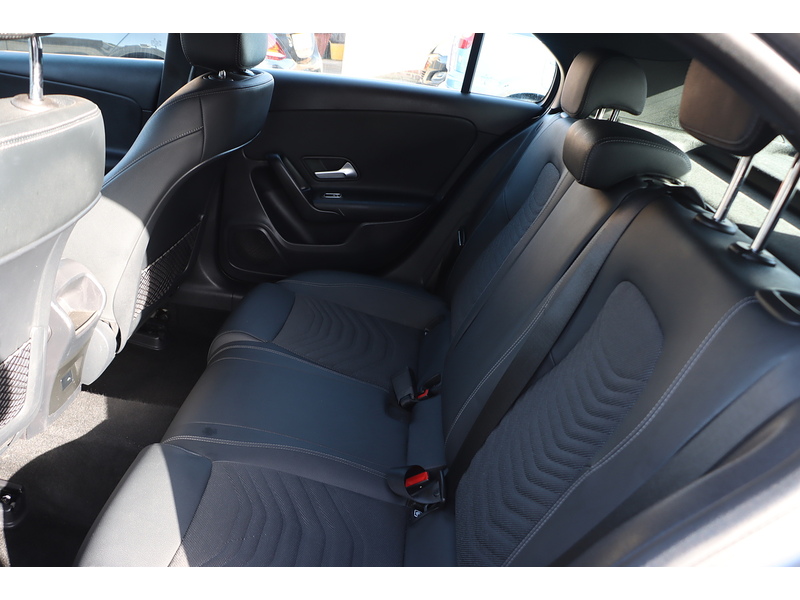Mercedes-Benz A180 1.3 SE HATCHBACK 5DR PETROL 7G-DCT AUTO HEATED SEATS SAT NAV BLUETOOTH DAB STEREO REAR CAMERA PARKING AIDS 1 OWNER FROM NEW ONLY 64000 MILES FSH 72-74 Mitcham Road