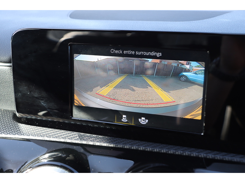 Mercedes-Benz A180 1.3 SE HATCHBACK 5DR PETROL 7G-DCT AUTO HEATED SEATS SAT NAV BLUETOOTH DAB STEREO REAR CAMERA PARKING AIDS 1 OWNER FROM NEW ONLY 64000 MILES FSH 72-74 Mitcham Road