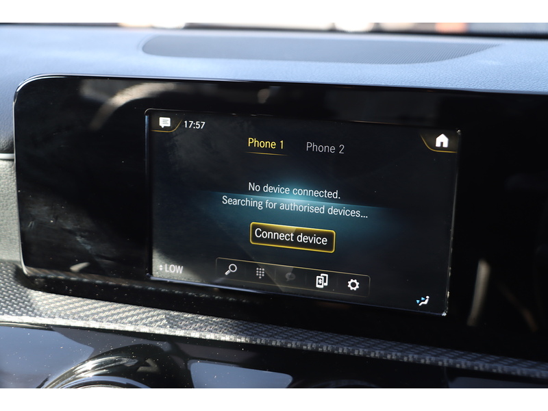 Mercedes-Benz A180 1.3 SE HATCHBACK 5DR PETROL 7G-DCT AUTO HEATED SEATS SAT NAV BLUETOOTH DAB STEREO REAR CAMERA PARKING AIDS 1 OWNER FROM NEW ONLY 64000 MILES FSH 72-74 Mitcham Road