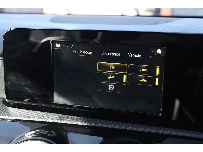 Mercedes-Benz A180 1.3 SE HATCHBACK 5DR PETROL 7G-DCT AUTO HEATED SEATS SAT NAV BLUETOOTH DAB STEREO REAR CAMERA PARKING AIDS 1 OWNER FROM NEW ONLY 64000 MILES FSH 72-74 Mitcham Road