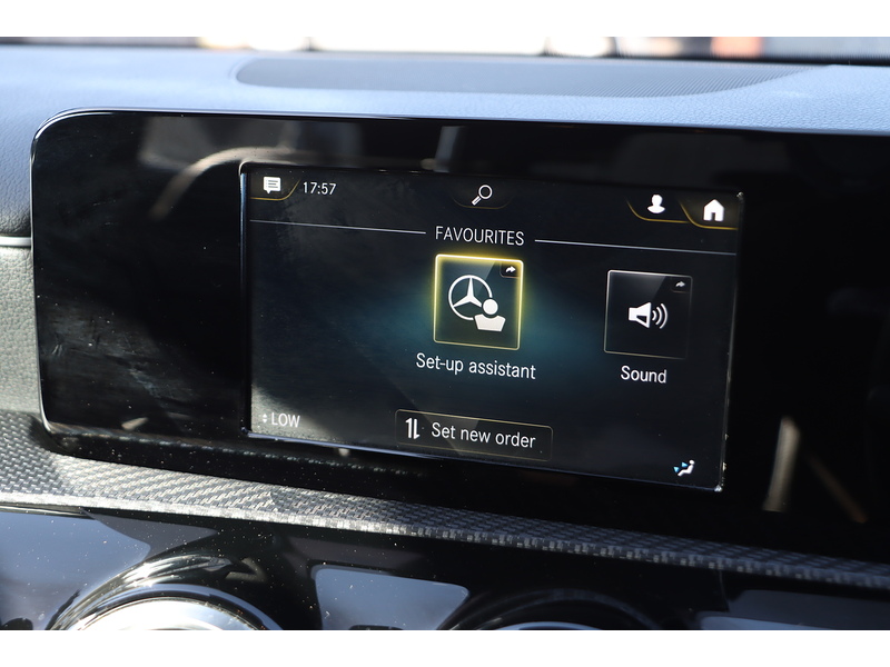 Mercedes-Benz A180 1.3 SE HATCHBACK 5DR PETROL 7G-DCT AUTO HEATED SEATS SAT NAV BLUETOOTH DAB STEREO REAR CAMERA PARKING AIDS 1 OWNER FROM NEW ONLY 64000 MILES FSH 72-74 Mitcham Road