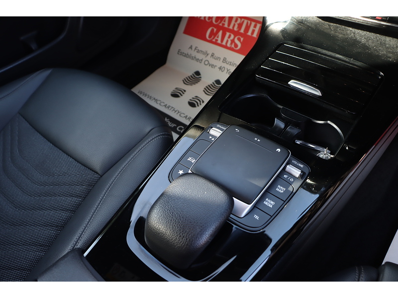 Mercedes-Benz A180 1.3 SE HATCHBACK 5DR PETROL 7G-DCT AUTO HEATED SEATS SAT NAV BLUETOOTH DAB STEREO REAR CAMERA PARKING AIDS 1 OWNER FROM NEW ONLY 64000 MILES FSH 72-74 Mitcham Road