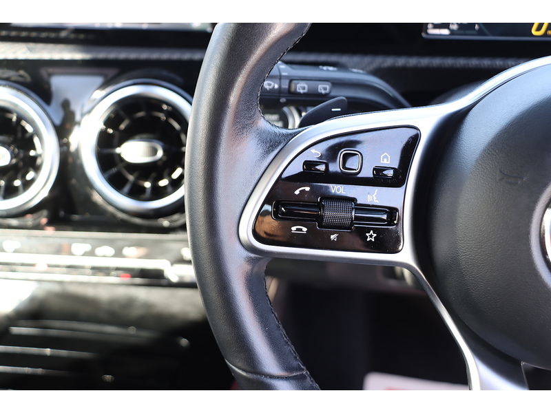 Mercedes-Benz A180 1.3 SE HATCHBACK 5DR PETROL 7G-DCT AUTO HEATED SEATS SAT NAV BLUETOOTH DAB STEREO REAR CAMERA PARKING AIDS 1 OWNER FROM NEW ONLY 64000 MILES FSH 72-74 Mitcham Road