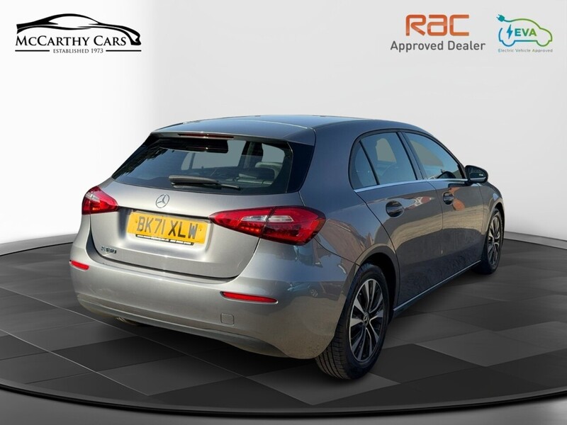 Mercedes-Benz A180 1.3 SE HATCHBACK 5DR PETROL 7G-DCT AUTO HEATED SEATS SAT NAV BLUETOOTH DAB STEREO REAR CAMERA PARKING AIDS 1 OWNER FROM NEW ONLY 64000 MILES FSH 72-74 Mitcham Road