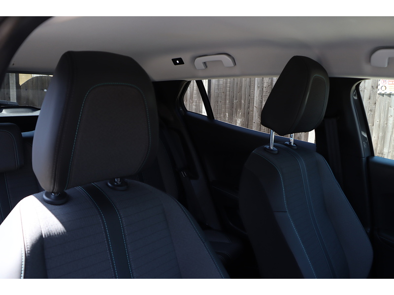 Peugeot 1.2 PURETECH ALLURE PREMIUM SUV 5DR PETROL MANUAL SAT NAV BLUETOOTH DAB STEREO APPLE CARPLAY REAR CAMERA PARKING AIDS 1 OWNER FROM NEW 60000 MILES SH 72-74 Mitcham Road