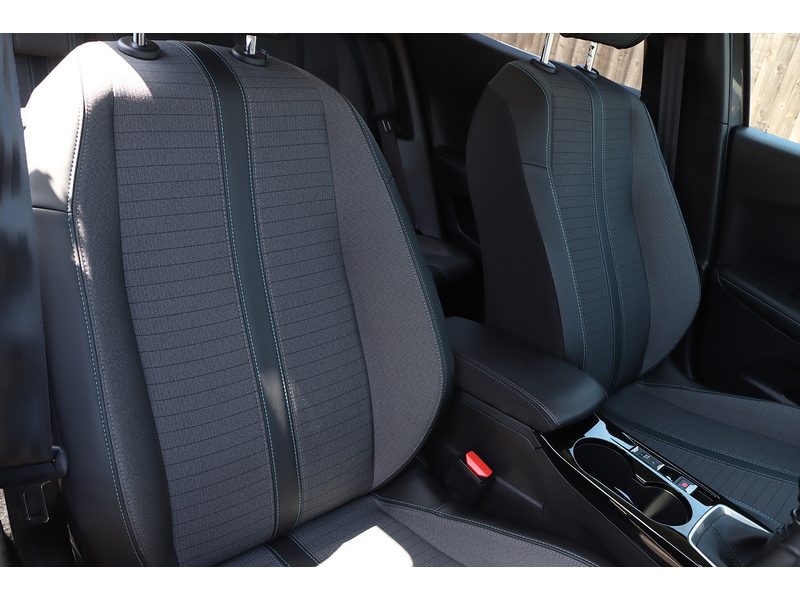 Peugeot 1.2 PURETECH ALLURE PREMIUM SUV 5DR PETROL MANUAL SAT NAV BLUETOOTH DAB STEREO APPLE CARPLAY REAR CAMERA PARKING AIDS 1 OWNER FROM NEW 60000 MILES SH 72-74 Mitcham Road