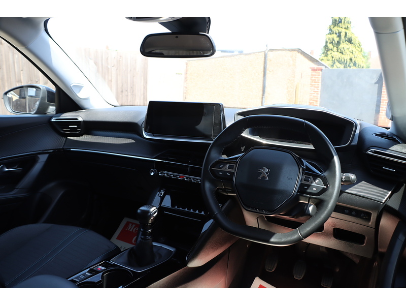 Peugeot 1.2 PURETECH ALLURE PREMIUM SUV 5DR PETROL MANUAL SAT NAV BLUETOOTH DAB STEREO APPLE CARPLAY REAR CAMERA PARKING AIDS 1 OWNER FROM NEW 60000 MILES SH 72-74 Mitcham Road