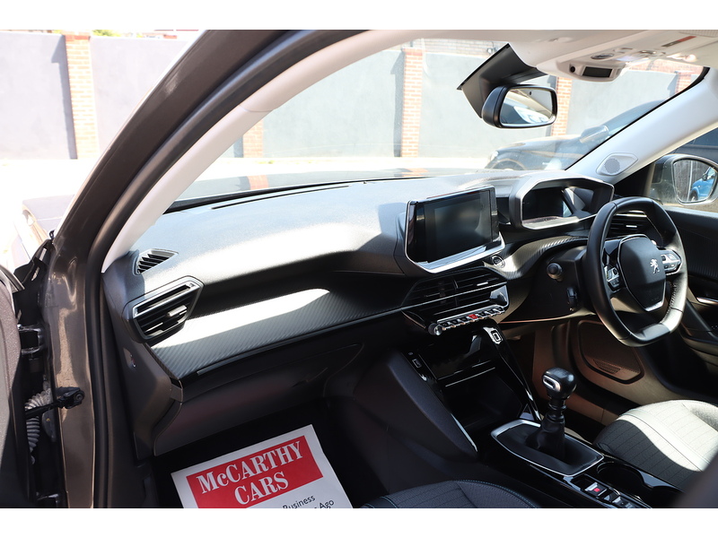 Peugeot 1.2 PURETECH ALLURE PREMIUM SUV 5DR PETROL MANUAL SAT NAV BLUETOOTH DAB STEREO APPLE CARPLAY REAR CAMERA PARKING AIDS 1 OWNER FROM NEW 60000 MILES SH 72-74 Mitcham Road