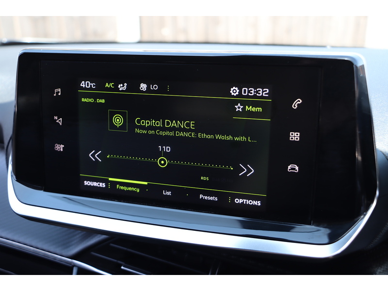 Peugeot 1.2 PURETECH ALLURE PREMIUM SUV 5DR PETROL MANUAL SAT NAV BLUETOOTH DAB STEREO APPLE CARPLAY REAR CAMERA PARKING AIDS 1 OWNER FROM NEW 60000 MILES SH 72-74 Mitcham Road