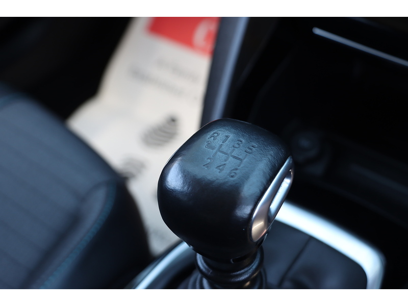 Peugeot 1.2 PURETECH ALLURE PREMIUM SUV 5DR PETROL MANUAL SAT NAV BLUETOOTH DAB STEREO APPLE CARPLAY REAR CAMERA PARKING AIDS 1 OWNER FROM NEW 60000 MILES SH 72-74 Mitcham Road
