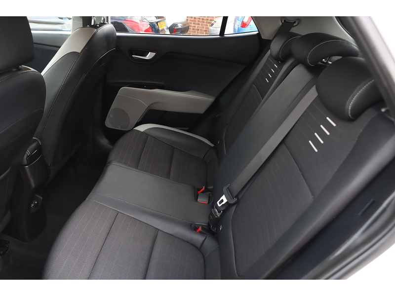Kia 1.0 T-GDI 3 SUV 5DR PETROL DCT AUTO SATNAV BLUETOOTH DAB RADIO APPLE CARPLAY AUX/USB INPUT REAR CAMERA PARKING AIDS ONLY 54000 MILES SH NO ULEZ CHARGE 92-96 Mitcham Road