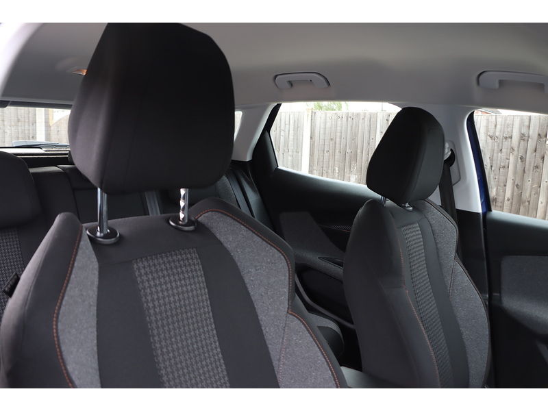 Peugeot 1.2 PURETECH ACTIVE SUV 5DR PETROL MANUAL SAT NAV BLUETOOTH DAB STEREO APPLE CARPLAY PARKING AIDS 2 OWNERS 75000 MILES FSH 7 SERVICES NO ULEZ CHARGE 72-74 Mitcham Road