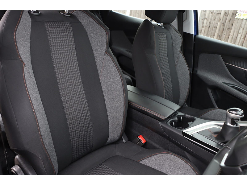 Peugeot 1.2 PURETECH ACTIVE SUV 5DR PETROL MANUAL SAT NAV BLUETOOTH DAB STEREO APPLE CARPLAY PARKING AIDS 2 OWNERS 75000 MILES FSH 7 SERVICES NO ULEZ CHARGE 72-74 Mitcham Road