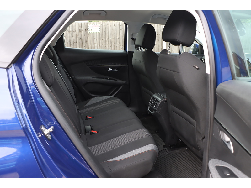 Peugeot 1.2 PURETECH ACTIVE SUV 5DR PETROL MANUAL SAT NAV BLUETOOTH DAB STEREO APPLE CARPLAY PARKING AIDS 2 OWNERS 75000 MILES FSH 7 SERVICES NO ULEZ CHARGE 72-74 Mitcham Road