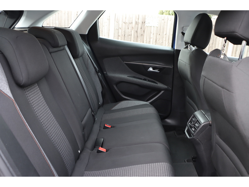 Peugeot 1.2 PURETECH ACTIVE SUV 5DR PETROL MANUAL SAT NAV BLUETOOTH DAB STEREO APPLE CARPLAY PARKING AIDS 2 OWNERS 75000 MILES FSH 7 SERVICES NO ULEZ CHARGE 72-74 Mitcham Road