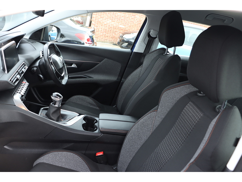 Peugeot 1.2 PURETECH ACTIVE SUV 5DR PETROL MANUAL SAT NAV BLUETOOTH DAB STEREO APPLE CARPLAY PARKING AIDS 2 OWNERS 75000 MILES FSH 7 SERVICES NO ULEZ CHARGE 72-74 Mitcham Road
