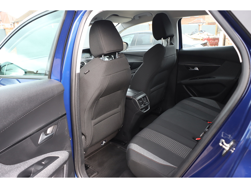 Peugeot 1.2 PURETECH ACTIVE SUV 5DR PETROL MANUAL SAT NAV BLUETOOTH DAB STEREO APPLE CARPLAY PARKING AIDS 2 OWNERS 75000 MILES FSH 7 SERVICES NO ULEZ CHARGE 72-74 Mitcham Road