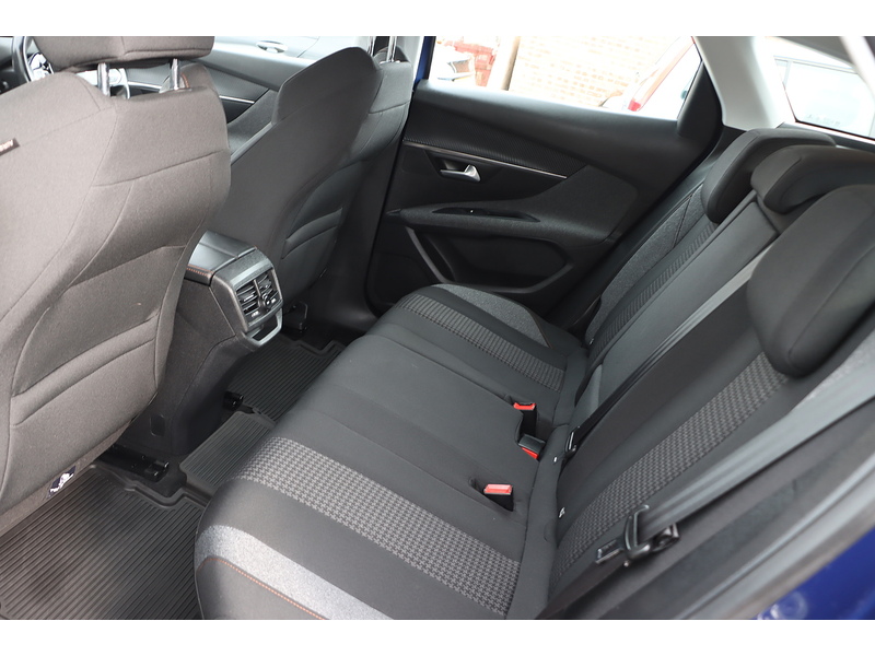 Peugeot 1.2 PURETECH ACTIVE SUV 5DR PETROL MANUAL SAT NAV BLUETOOTH DAB STEREO APPLE CARPLAY PARKING AIDS 2 OWNERS 75000 MILES FSH 7 SERVICES NO ULEZ CHARGE 72-74 Mitcham Road