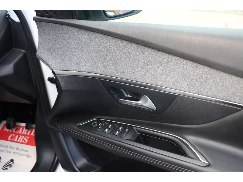 Peugeot 1.2 PURETECH ALLURE SUV 5DR PETROL MANUAL SAT NAV BLUETOOTH DAB STEREO APPLE CARPLAY REAR CAMERA WITH PARKING AIDS JUST 2 OWNERS ONLY 78000 MILES SH 72-74 Mitcham Road