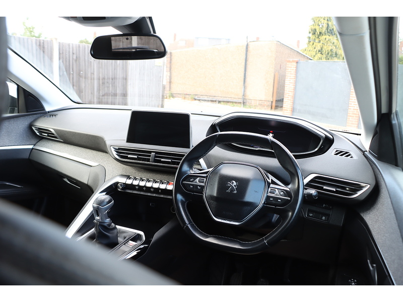 Peugeot 1.2 PURETECH ALLURE SUV 5DR PETROL MANUAL SAT NAV BLUETOOTH DAB STEREO APPLE CARPLAY REAR CAMERA WITH PARKING AIDS JUST 2 OWNERS ONLY 78000 MILES SH 72-74 Mitcham Road