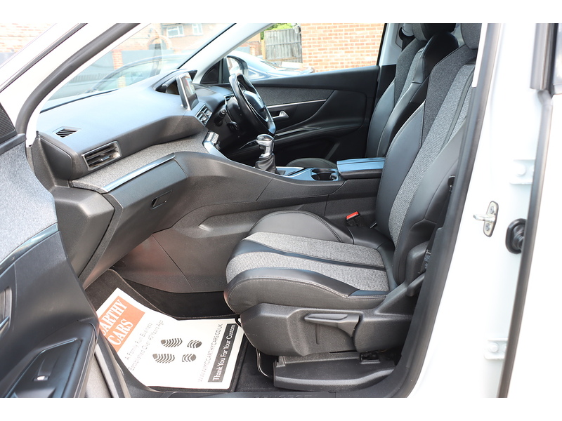 Peugeot 1.2 PURETECH ALLURE SUV 5DR PETROL MANUAL SAT NAV BLUETOOTH DAB STEREO APPLE CARPLAY REAR CAMERA WITH PARKING AIDS JUST 2 OWNERS ONLY 78000 MILES SH 72-74 Mitcham Road