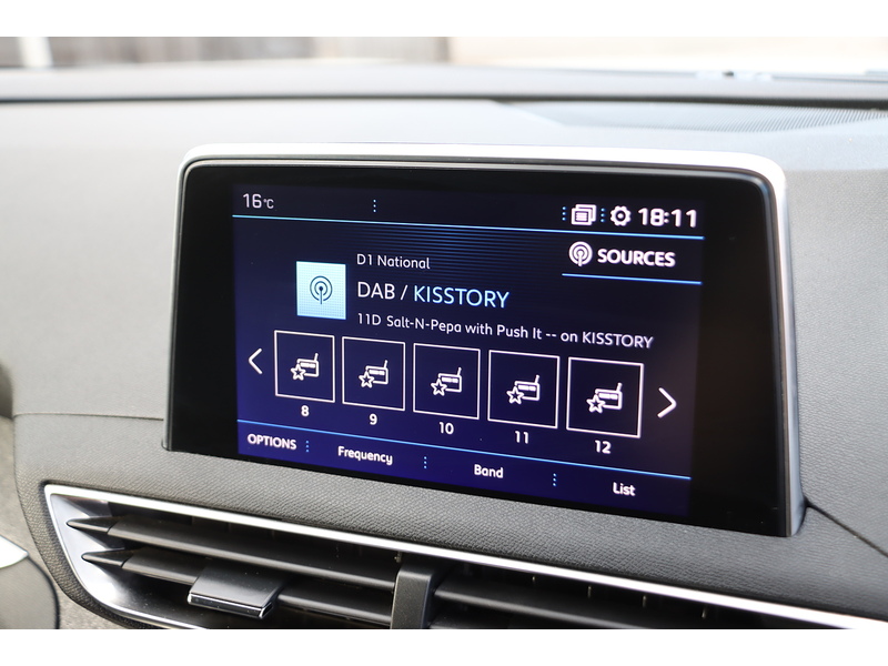 Peugeot 1.2 PURETECH ALLURE SUV 5DR PETROL MANUAL SAT NAV BLUETOOTH DAB STEREO APPLE CARPLAY REAR CAMERA WITH PARKING AIDS JUST 2 OWNERS ONLY 78000 MILES SH 72-74 Mitcham Road