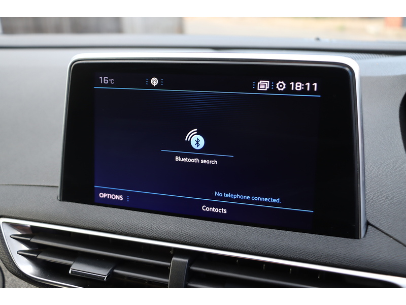 Peugeot 1.2 PURETECH ALLURE SUV 5DR PETROL MANUAL SAT NAV BLUETOOTH DAB STEREO APPLE CARPLAY REAR CAMERA WITH PARKING AIDS JUST 2 OWNERS ONLY 78000 MILES SH 72-74 Mitcham Road