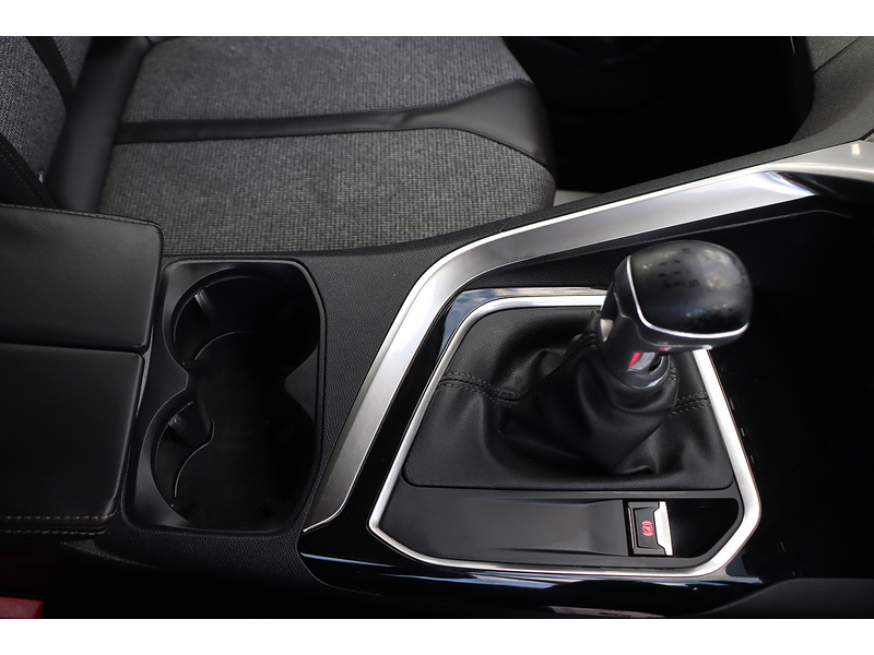 Peugeot 1.2 PURETECH ALLURE SUV 5DR PETROL MANUAL SAT NAV BLUETOOTH DAB STEREO APPLE CARPLAY REAR CAMERA WITH PARKING AIDS JUST 2 OWNERS ONLY 78000 MILES SH 72-74 Mitcham Road