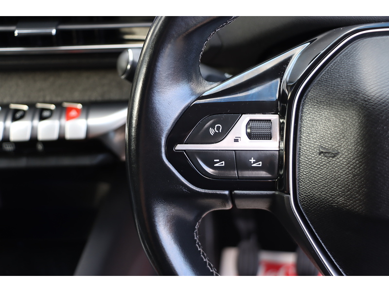 Peugeot 1.2 PURETECH ALLURE SUV 5DR PETROL MANUAL SAT NAV BLUETOOTH DAB STEREO APPLE CARPLAY REAR CAMERA WITH PARKING AIDS JUST 2 OWNERS ONLY 78000 MILES SH 72-74 Mitcham Road